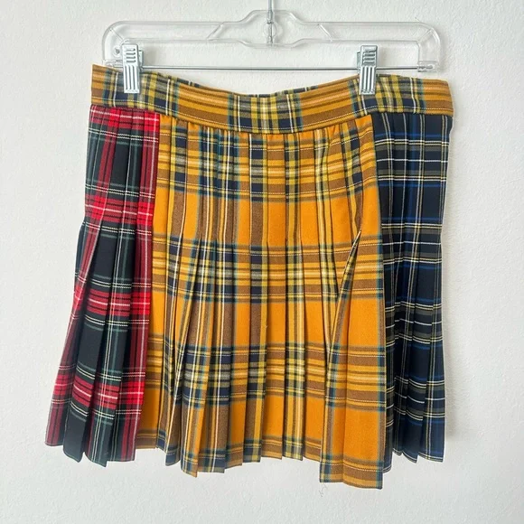 Zara Multicolor plaid mini Skirt size medium - Picture 3 of 4